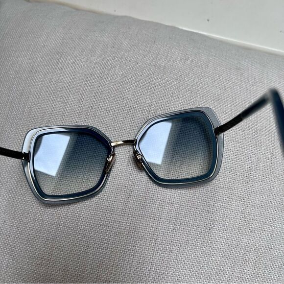 PRADA PR 53YS Gradient Sunglasses in Ceruleo Opal EUC MSRP $489 - Picture 5 of 11